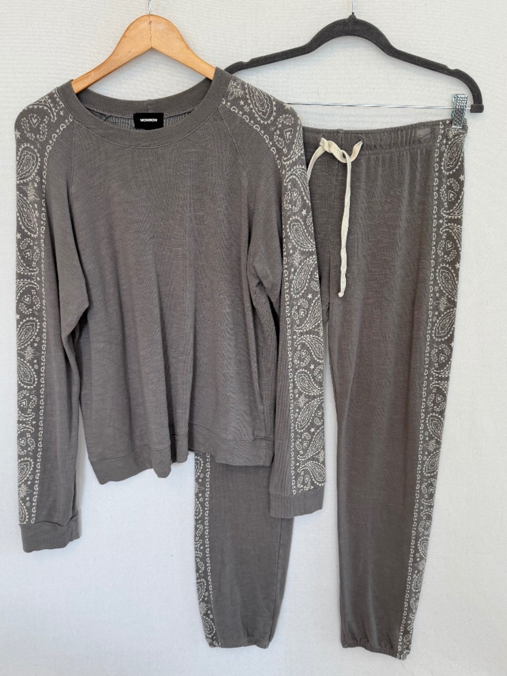 MONROW Gray Bandana Print Slouchy Top & Matching Bottoms Large Top Medium Pants